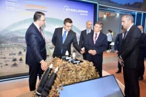 آذربائیجان کے نائب وزیر دفاع کی قیادت میں وفد IDEX اور NAVDEX نمائش میں شرکت کر رہا ہے