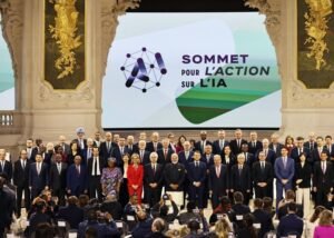 چین کا عالمی تعاون کے لیے AI حکمرانی میں کردار ادا کرنے کا عزم، ژانگ گواؤکنگ کی پیرس میں اہم تقریر