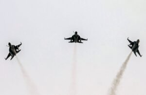 آئی سی سی چیمپئنز ٹرافی کے افتتاحی میچ کے موقع پر پاک فضائیہ کا شاندار فضائی مظاہرہ