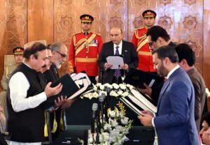 وفاقی کابینہ میں توسیع، نئے وزرا اور مشیروں نے حلف اٹھا لیا
