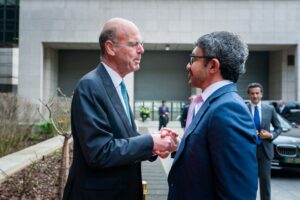 پیرس میں شیخ عبداللہ بن زاید اور فرانسیسی وزیر اقتصادیات کی ملاقات، دوطرفہ تعاون کے فروغ پر تبادلہ خیال