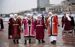 نوریوز کے موقع پر قازقستان میں ایک تاریخی کامیابی، 5,000 افراد کا قازق قومی لباس میں گنیز ورلڈ ریکارڈ