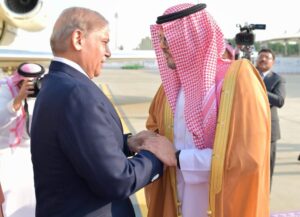وزیر اعظم شہباز شریف سرکاری دورے پر سعودی عرب پہنچ گئے