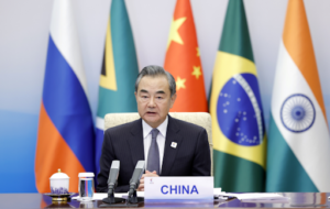 برکس کو عالمی امن و ترقی کے فروغ میں قیادت کرنی چاہیے: چینی وزیر خارجہ وانگ ای