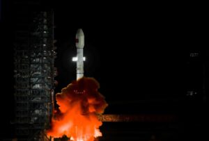 چین نے نیا ڈیٹا ریلے سیٹلائٹ کامیابی سے مدار میں بھیج دیا