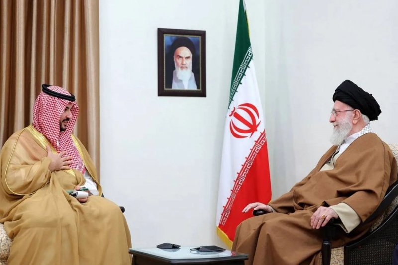 ایران اور سعودی عرب کے تعلقات کو مستحکم کرنے کی اہمیت پر آیت اللہ خامنہ ای کا اظہار خیال