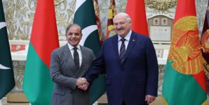 وزیر اعظم شہباز شریف کا دورہ بیلاروس: 1.5 لاکھ ہنر مند پاکستانی نوجوانوں کی شمولیت سمیت وسیع البنیاد دوطرفہ تعاون پر اتفاق