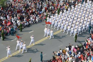 ہو چی منہ سٹی میں جنوبی ویتنام کی آزادی اور قومی اتحاد کی 50ویں سالگرہ پر عظیم الشان فوجی پریڈ کا انعقاد