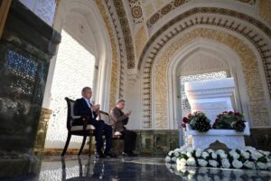 ازبک صدر اور ترکمان قومی رہنما کی حضرت خضر کمپلیکس آمد، پہلے ازبک صدر کو خراج عقیدت