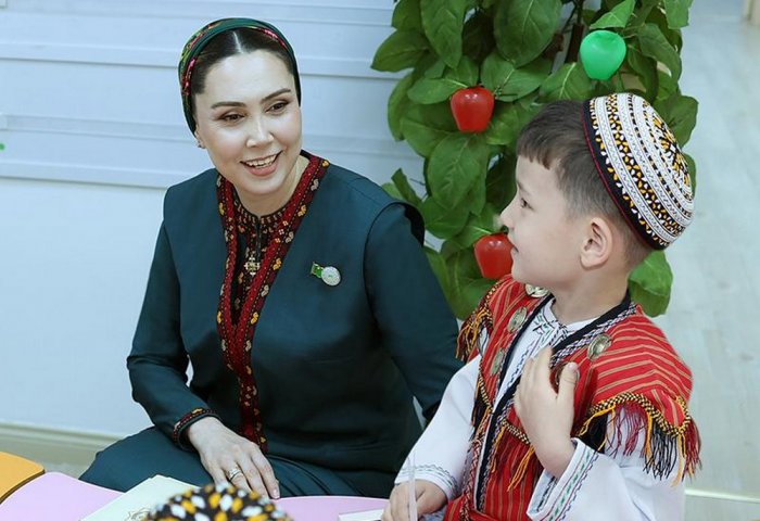 بردی محمدوف چیریٹی فنڈ کی نائب صدر نے آہل ولایت میں بچوں کی صحت کی دیکھ بھال اور بحالی کی سہولتوں کا جائزہ لیا