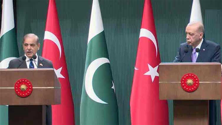 وزیراعظم شہباز شریف اور ترک صدر اردوان کی ملاقات، دوطرفہ تعلقات اور عالمی چیلنجز پر تعاون کے عزم کا اعادہ