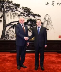 چینی نائب وزیراعظم ڈنگ شیوئشیانگ سے روسی وزیر توانائی سرگئی تسویلیوف کی ملاقات