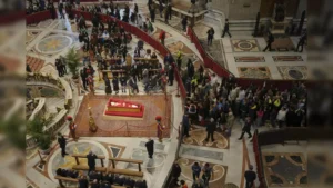 ویٹیکن میں پوپ فرانسس کی آخری رسومات کی تیاریاں، عالمی رہنما اور بادشاہ روم پہنچنے لگے