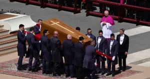 ویٹیکن میں پوپ فرانسس کی آخری رسومات کا آغاز