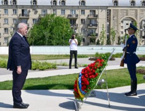 یوکرینی وزیر خارجہ کا باکو میں وکٹری پارک اور گلی شہداء کا دورہ