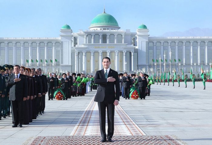 صدر ترکمانستان سردار بردی محمدوف کی یومِ آئین و قومی پرچم کی تقریبات میں شرکت