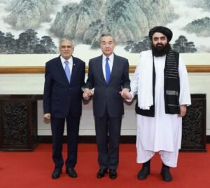 چین، پاکستان اور افغانستان کے وزرائے خارجہ کی غیر رسمی ملاقات