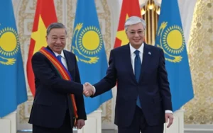 صدر توقایف کا ویتنام کی کمیونسٹ پارٹی کے جنرل سیکریٹری تو لام کو فرسٹ کلاس "دوستی کا آرڈر" عطا کرنے کا اعلان