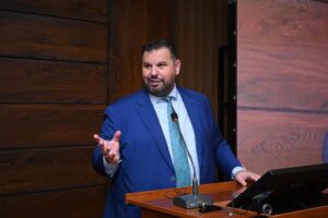 فاؤنڈیشن فلم فیسٹیول میں رومانیہ کے سفارت خانے کے اشتراک سے دستاویزی فلم "دی کنگز وار" کی شاندار نمائش