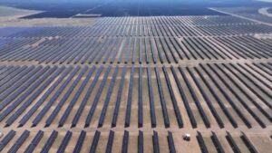 چین نے بنجر زمین پر پہلا بڑے پیمانے پر شمسی توانائی کا ٹیسٹ بیس قائم کیا