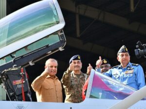 وزیراعظم شہباز شریف کا پاک فضائیہ کو خراج تحسین، دشمن کا چھٹا بھارتی طیارہ مار گرانے کی تصدیق