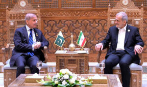 وزیر اعظم شہباز شریف اور ایرانی صدرپزیشکیان کا دو طرفہ تجارت، سرمایہ کاری اور علاقائی امن کے فروغ پر اتفاق