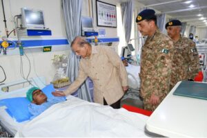 دہشت گردی کے خاتمے کے لیے پوری قوم اپنی افواج کے ساتھ یکجہت ہے: وزیراعظم شہباز شریف