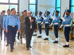 صدر پاکستان کا ایئر ہیڈ کوارٹرز کا دورہ
