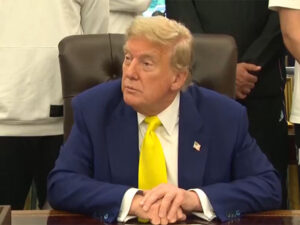 صدر ڈونلڈ ٹرمپ کی فیلڈ مارشل سید عاصم منیر سے ملاقات، پاکستان کی اسٹریٹجک اہمیت کا اعتراف