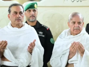 وزیراعظم شہباز شریف اور آرمی چیف فیلڈ مارشل عاصم منیر کی خانہ کعبہ میں نوافل کی ادائیگی، بنیان مرصوص کی فتح پر شکرانہ