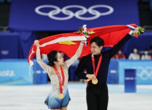 چینی اولمپک فگر اسکیٹنگ چیمپئن جوڑی سوئی وینجنگ اور ہان کانگ کا مقابلوں میں شاندار واپسی کا اعلان