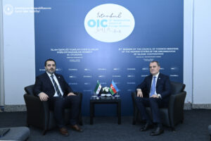 آذربائیجان اور شامی عبوری حکومت کے وزرائے خارجہ کی ملاقات، دوطرفہ تعلقات کی بحالی اور علاقائی سلامتی پر تبادلہ خیال