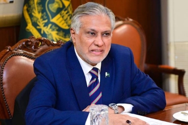 نائب وزیر اعظم و وزیر خارجہ اسحاق ڈار او آئی سی وزرائے خارجہ کونسل کے 51ویں اجلاس میں شرکت کے لیے استنبول پہنچ گئے