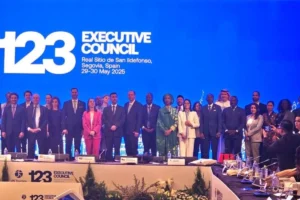 انڈونیشیا کی نائب وزیر سیاحت کا میڈرڈ دورہ: پائیدار سیاحت اور بین الاقوامی تعاون کے فروغ کی کوششیں