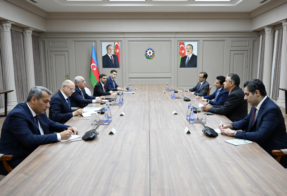 وزیرِاعظم آذربائیجان اور پاکستانی وزیرِ پیٹرولیم کی باکو میں ملاقات، توانائی کے شعبے میں تعاون بڑھانے پر اتفاق
