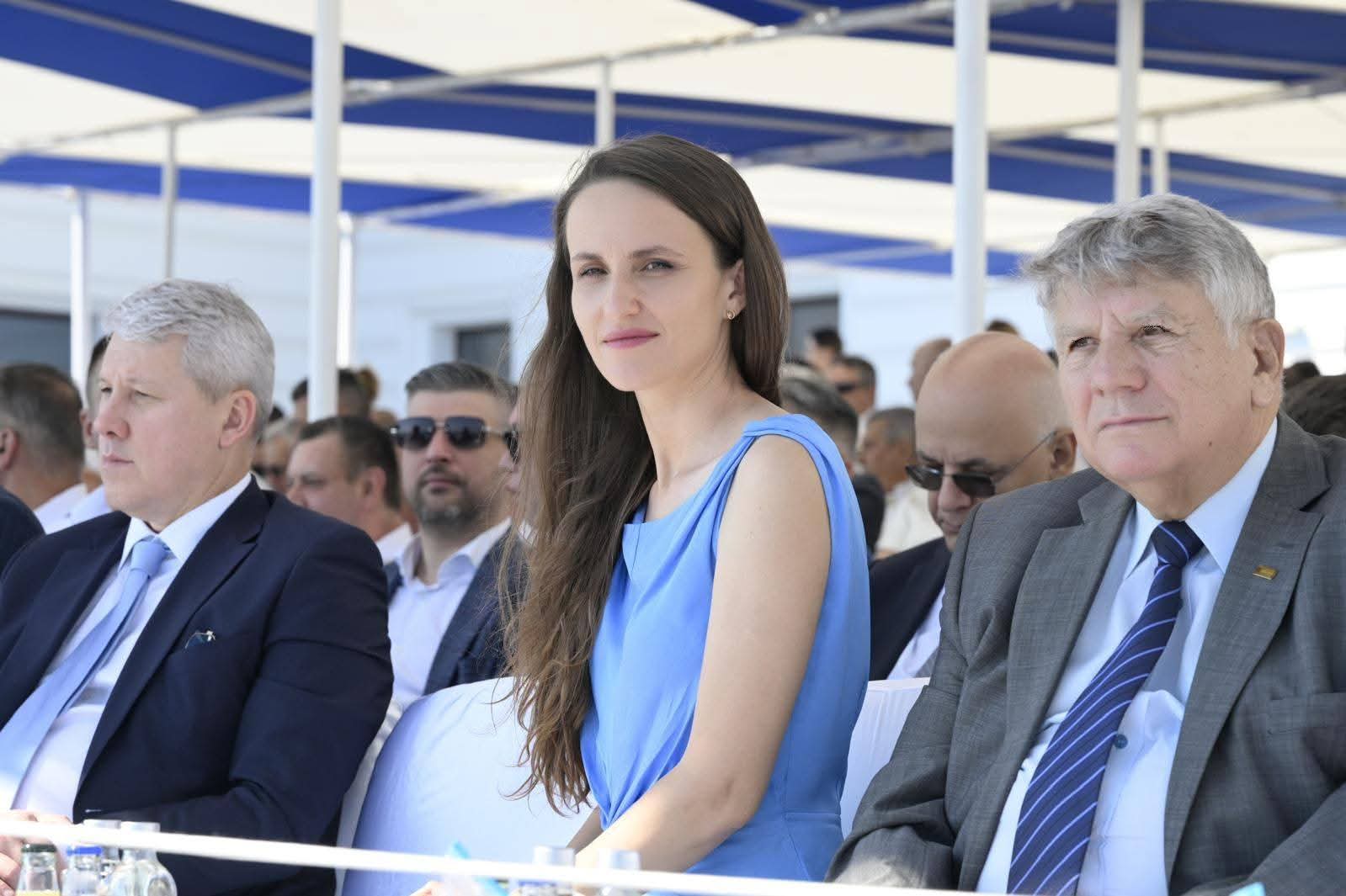 اوانا تصویو