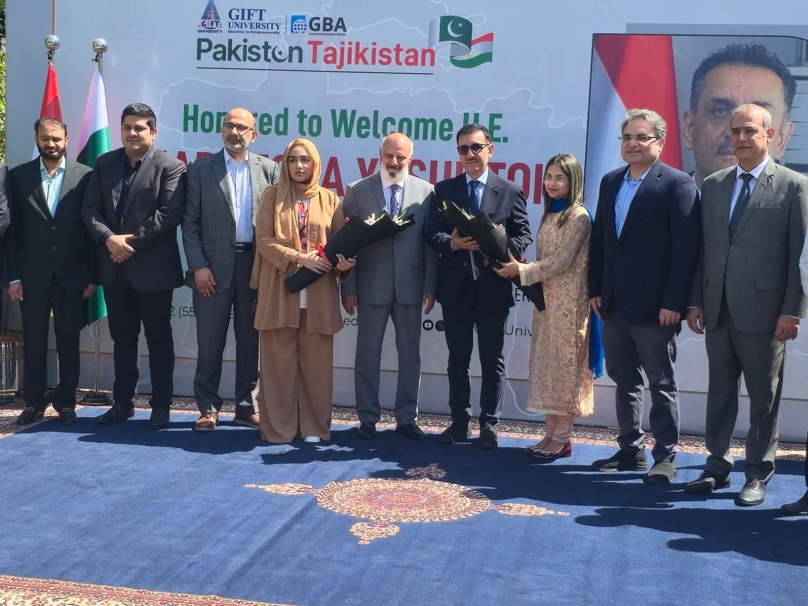 تاجک سفیر کی گفٹ یونیورسٹی اور کاروباری قیادت سے ملاقات، تعلیمی تعاون کے فروغ پر زور