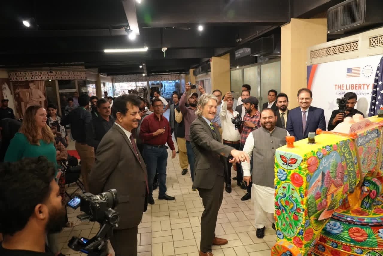 لوک ورثہ میں ’’لیٹ فریڈم رنگ‘‘ نمائش کا افتتاح، پاکستان اور امریکہ کے درمیان ثقافتی شراکت داری مزید مستحکم