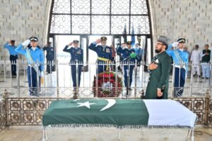 یومِ دفاع پر مزارِ قائد پر گارڈز کی تبدیلی کی پروقار تقریب
