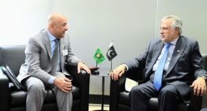 اسحاق ڈار