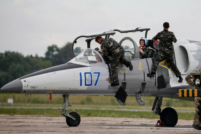 Ukraine: 03 military pilots killed in mid-air collision 1 03