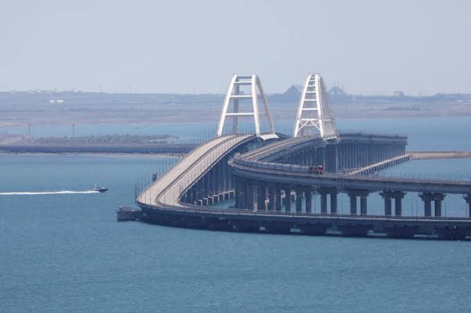 Crimean Bridge traffic resumes after brief suspension 1 Crimean Bridge traffic resumes after brief suspension
