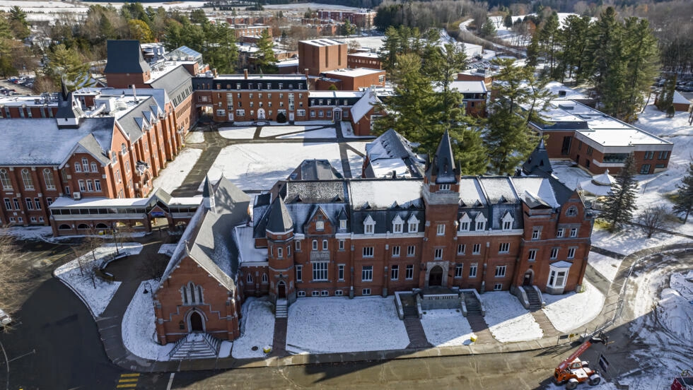 Quebec's English-language universities fear massive fee hikes 1 English-language