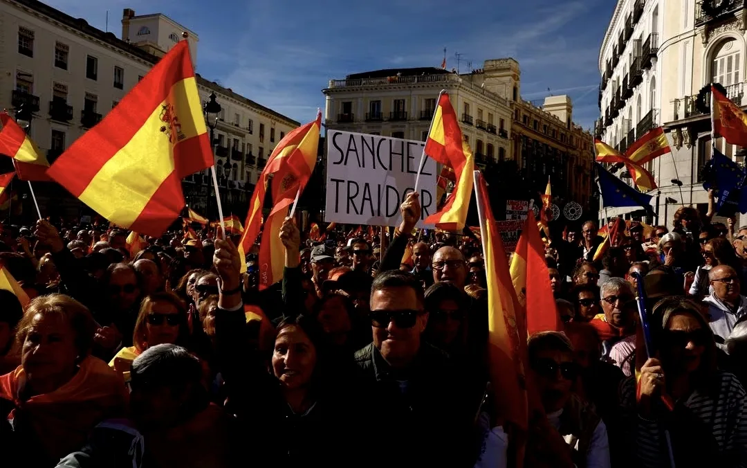 Tens of thousands protest across Spain at proposed Catalan amnesty