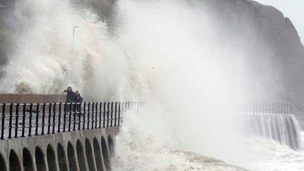 Storm Ciarán whips western Europe, blowing record winds in France 1 Storm Ciarán