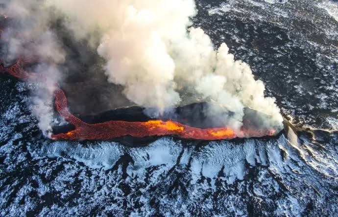 Iceland declares emergency fearing volcanic eruption 6 Iceland declares emergency fearing volcanic eruption