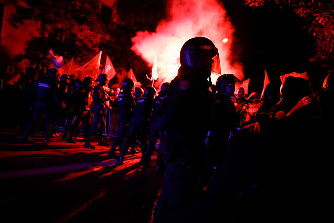 Police, protesters clash at Spanish Socialist Party HQ