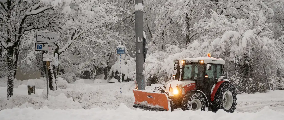 Munich airport suspends flights amid heavy snowfall