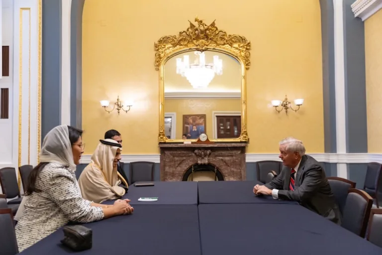 Faisal bin Farhan meets US Senator Lindsey Graham