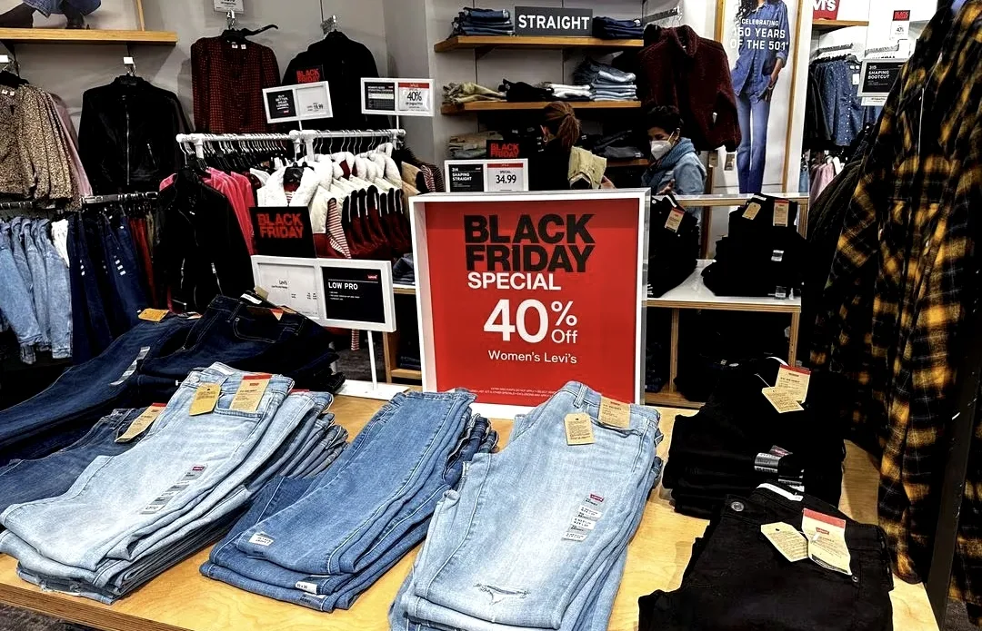 More US retailers adopt 'keep it' returns policies to shelter profits in holiday surge 1 US retailers